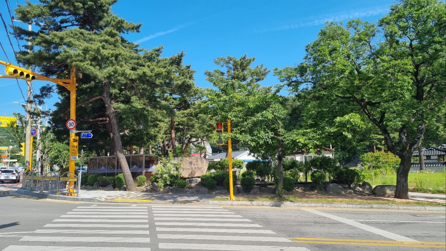 학교 주변 신호등 전지작업 실시 전-후 모습 사진